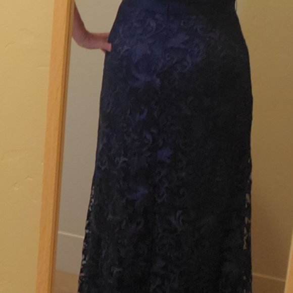 TADASHI SHOJI EMBROIDERED OFF-THE-SHOULDER  GOWN Sz 12 NWT - Picture 4 of 9